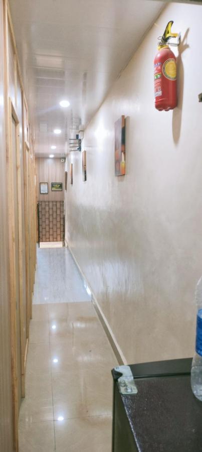 Royal Cabin Stay Mumbai Exterior foto